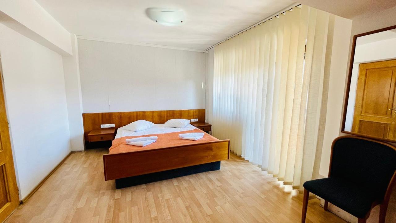 Pensiunea Luminita Буштени Экстерьер фото